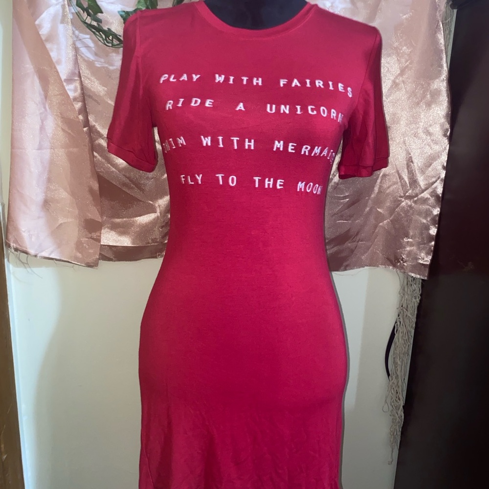 Chic Red Graphic Midi Dress